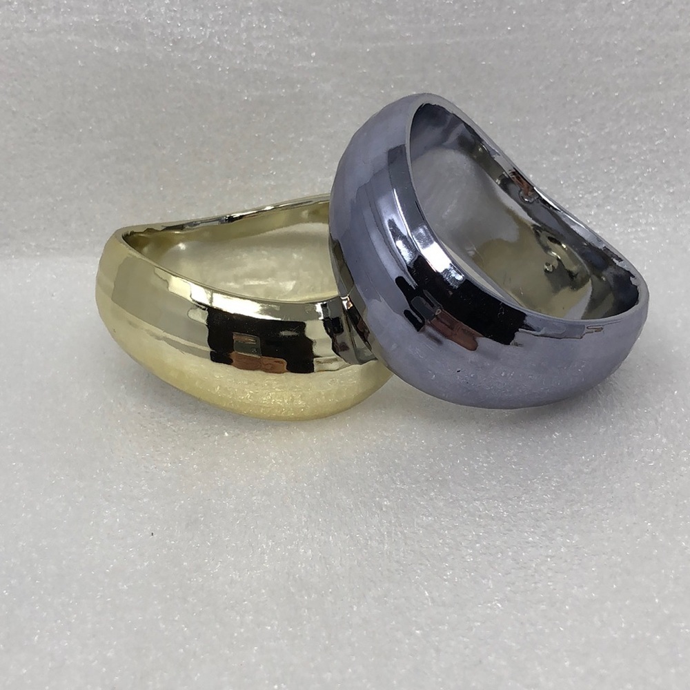 Vintage Lucite Bangles Set Of Two Faceted Wavy - Picture 10 of 13